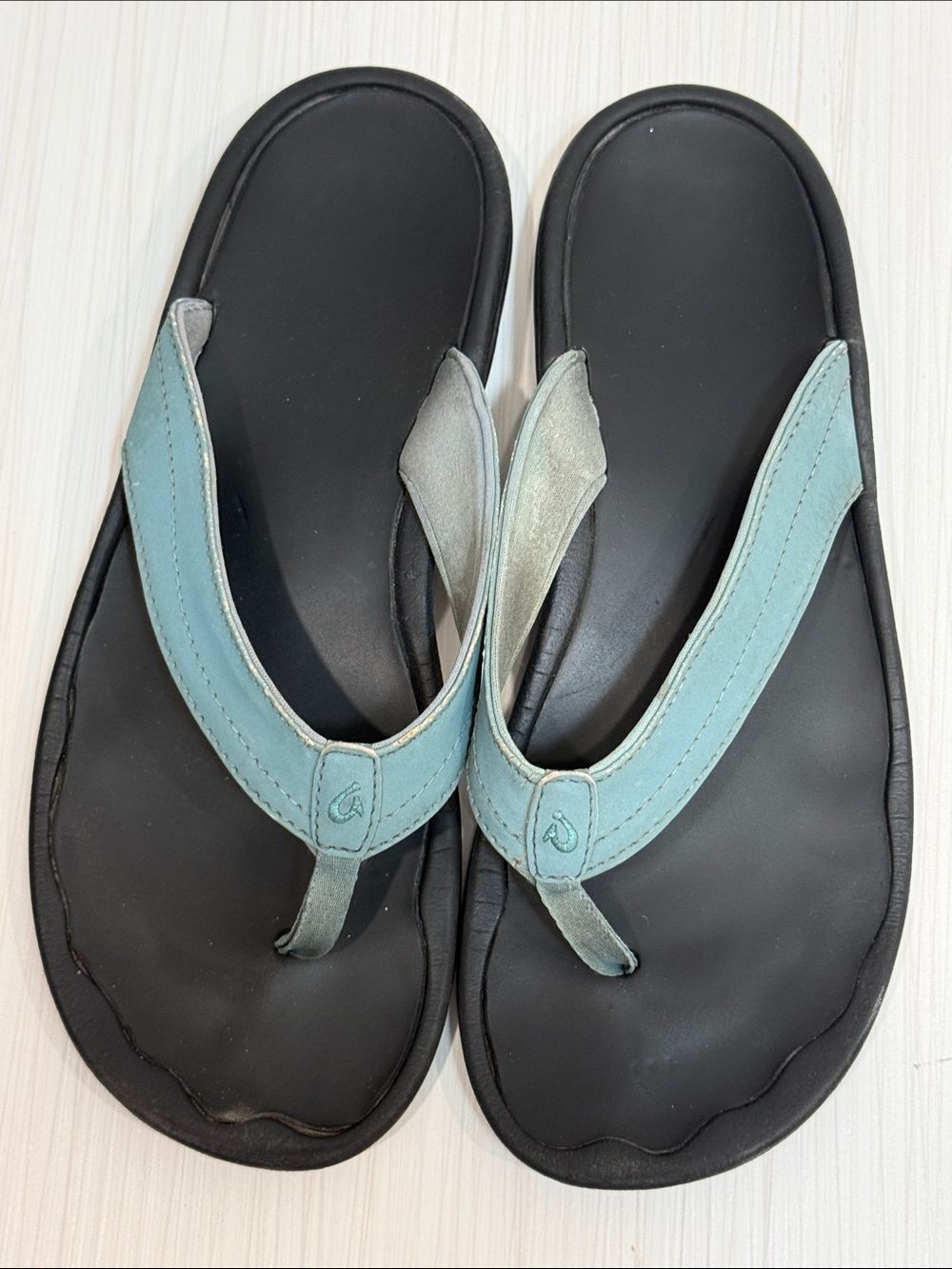 OluKai Women's Light Blue and Black Leather Flip Flops